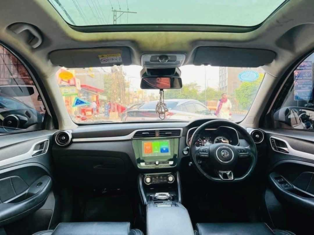 mg-zs-ev-mce-essence-big-6