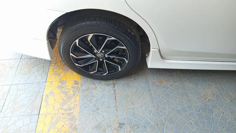 toyota-corolla-altis-16-x-special-eadition-786-vip-number-2023-big-9