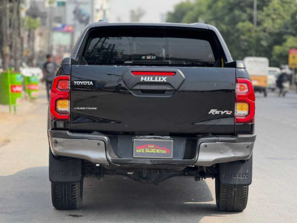 toyota-hilux-revo-v-automatic-28-big-6