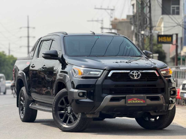 toyota-hilux-revo-v-automatic-28-big-0