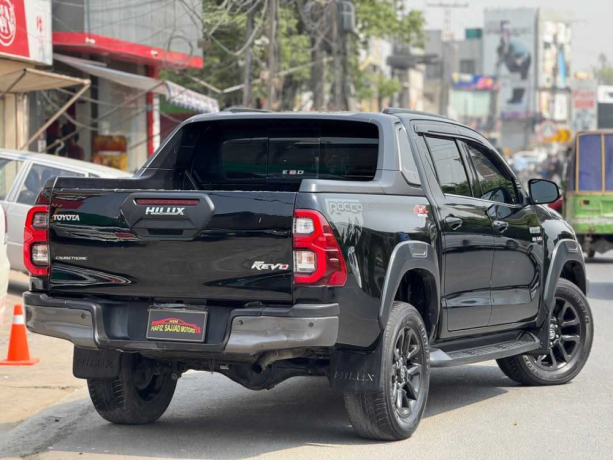 toyota-hilux-revo-v-automatic-28-big-9