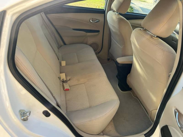 toyota-yaris-sedan-gli-cvt-13-big-6