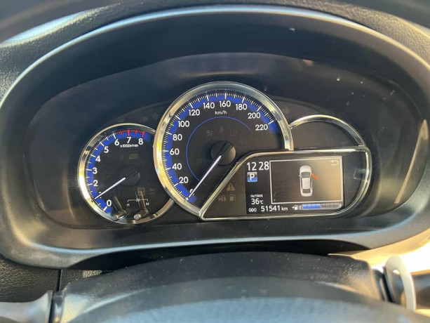 toyota-yaris-sedan-gli-cvt-13-big-4