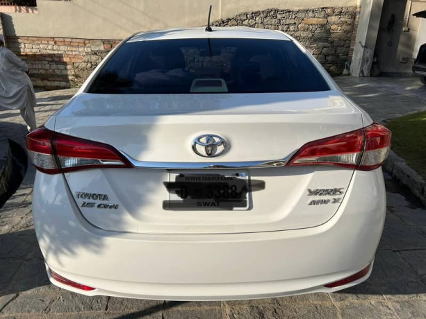 toyota-yaris-sedan-gli-cvt-13-big-8