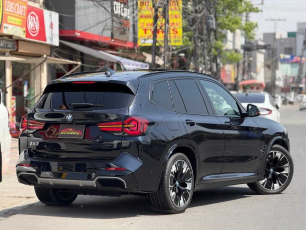 bmw-ix3-m-sport-big-3