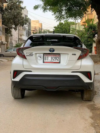 toyota-c-hr-g-led-hybrid-model-201620-big-3