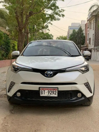 toyota-c-hr-g-led-hybrid-model-201620-big-0