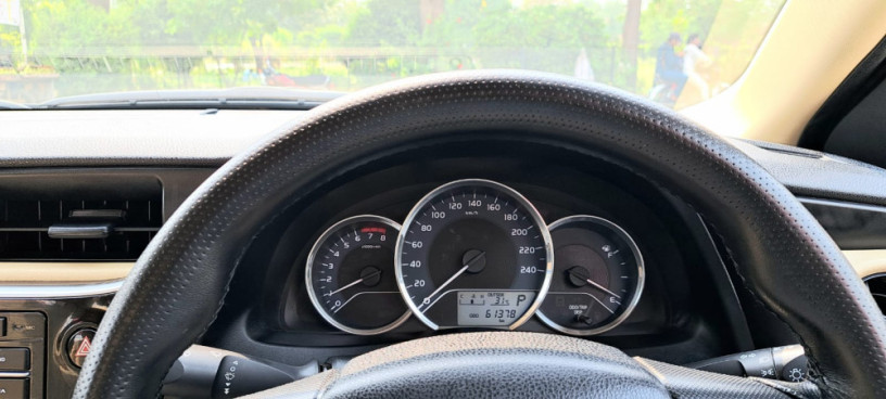 toyota-corolla-gli-13-vvti-automatic-big-2