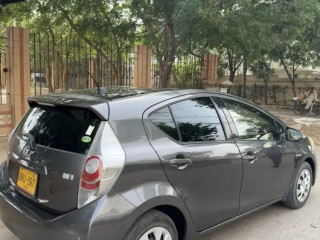 toyota-aqua-s-2014