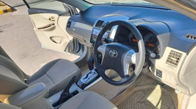 toyota-corolla-gli-auto-16-special-edition-2012-big-3