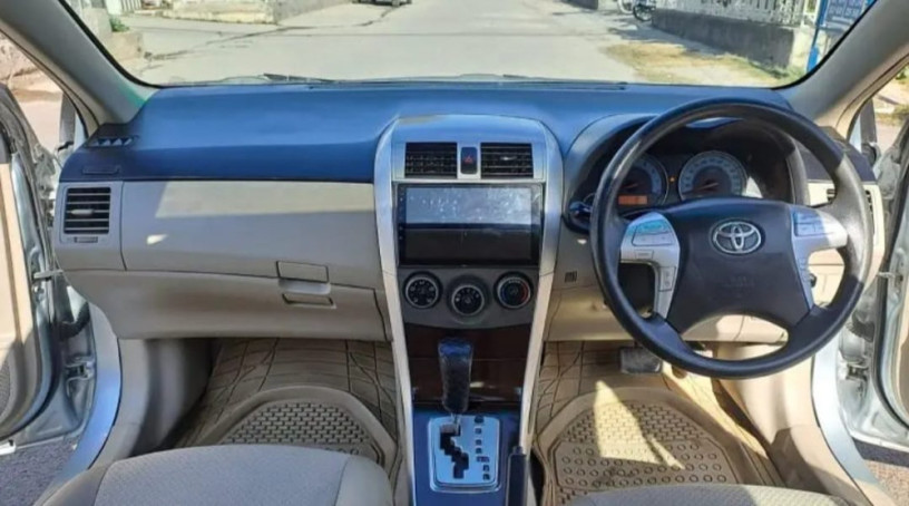 toyota-corolla-gli-auto-16-special-edition-2012-big-2