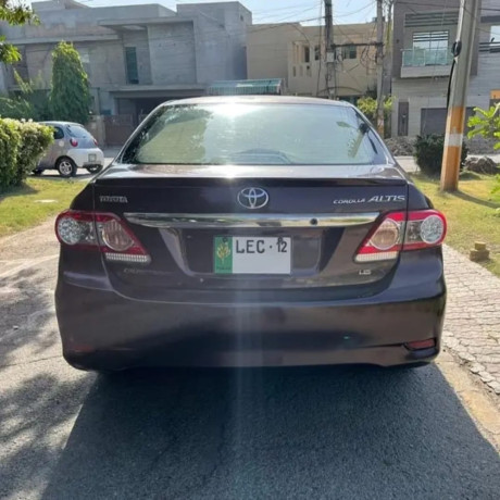 toyota-corolla-gli-auto-16-special-edition-2012-big-8