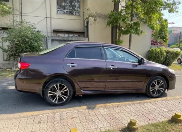 toyota-corolla-gli-auto-16-special-edition-2012-big-7