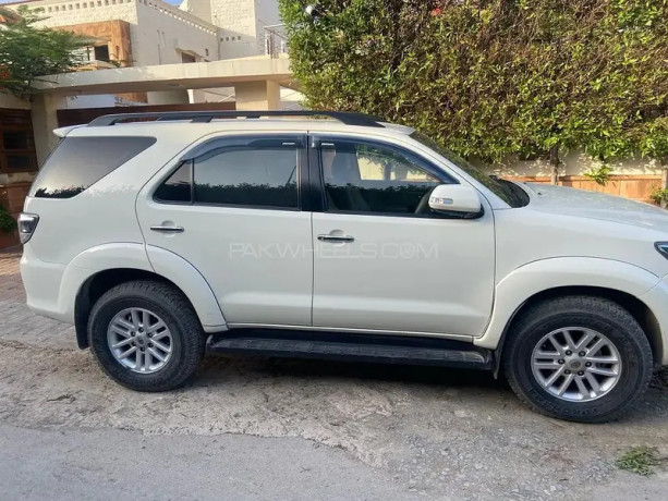 toyota-fortuner-27-vvti-model-2013-big-1