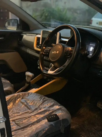 kia-stonic-ex-plus-model-202122-sunroof-big-4