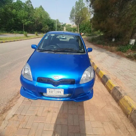 toyota-vitz-2001-big-0
