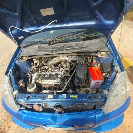 toyota-vitz-2001-big-1