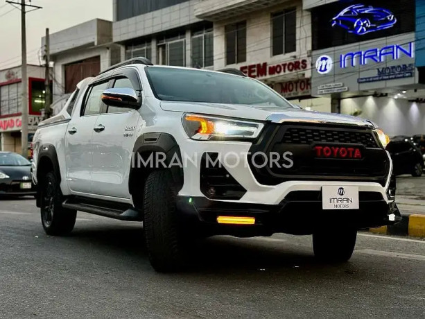 toyota-hilux-revo-2021-big-0