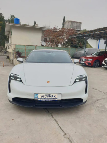 porsche-taycan-4s-2020-big-0
