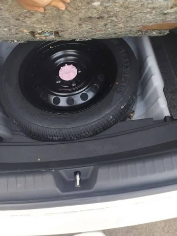 toyota-yaris-sedan-ativ-x-cvt-15-black-interior-big-3