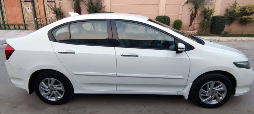 honda-city-15l-aspire-cvt-big-2
