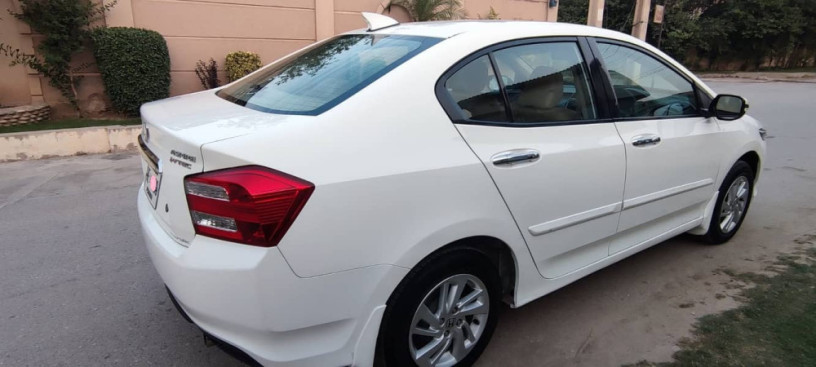honda-city-15l-aspire-cvt-big-4