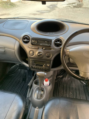 toyota-vitz-f-10-big-2