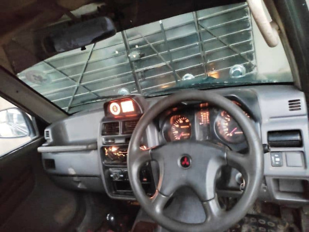 mitsubishi-pajero-big-2