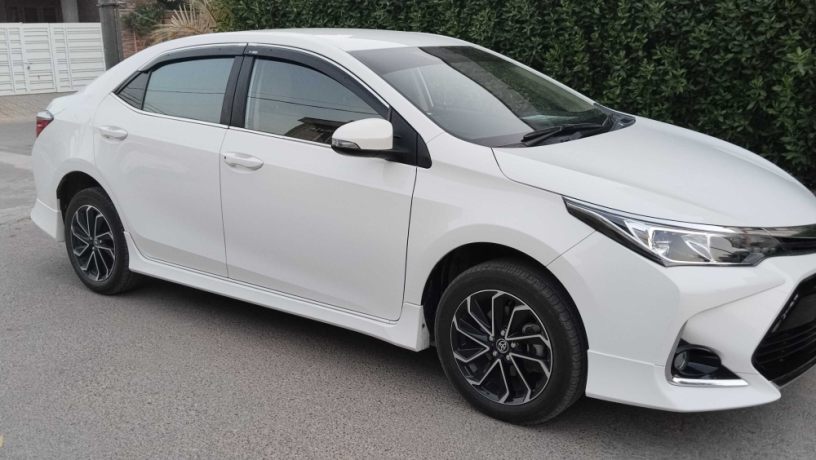 toyota-corolla-altis-16-x-cvt-i-big-0