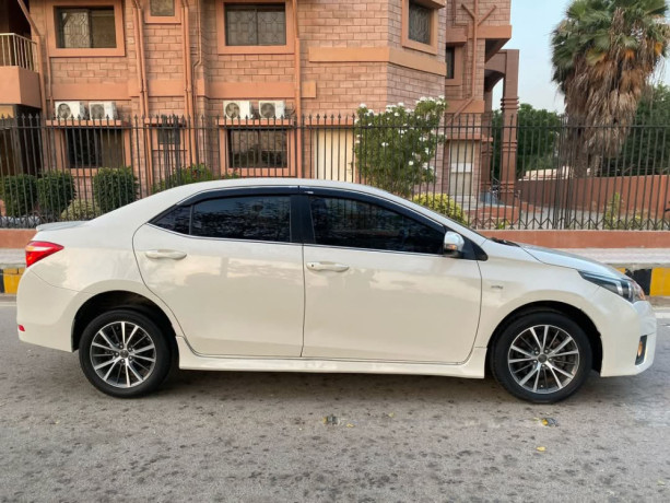 toyota-corolla-altis-x-manual-16-big-3