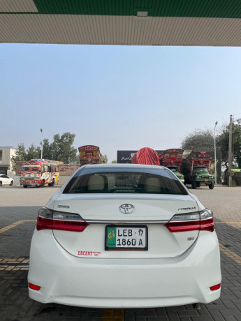 toyota-corolla-altis-x-manual-16-big-3