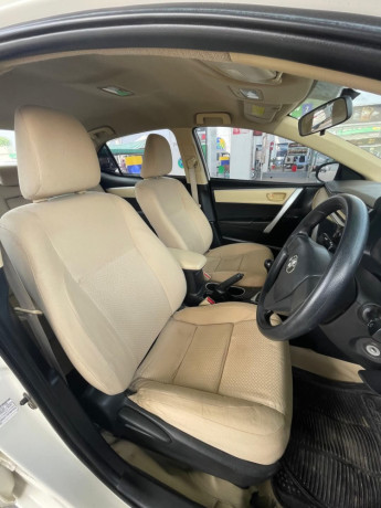 toyota-corolla-altis-x-manual-16-big-8