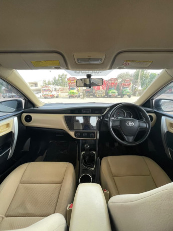 toyota-corolla-altis-x-manual-16-big-7