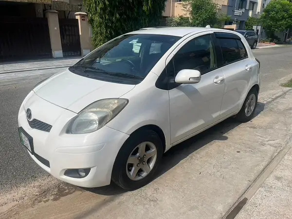 toyota-vitz-f-13-big-2