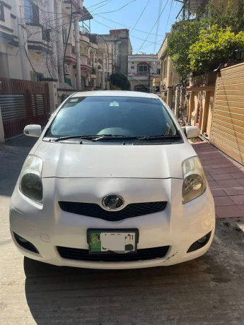 toyota-vitz-f-13-big-0
