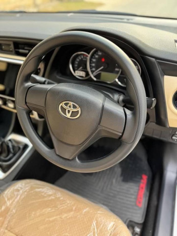 toyota-corolla-altis-x-manual-16-big-7