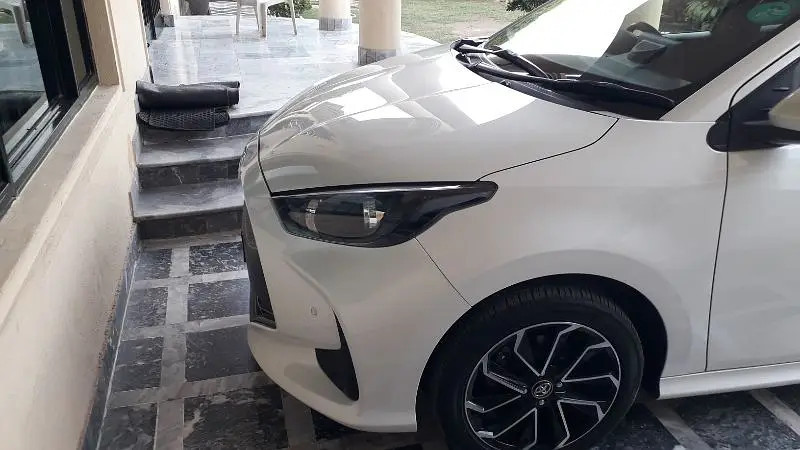 toyota-yaris-hatch-back-big-1