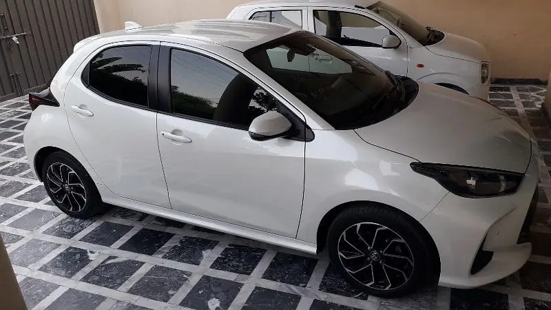 toyota-yaris-hatch-back-big-0