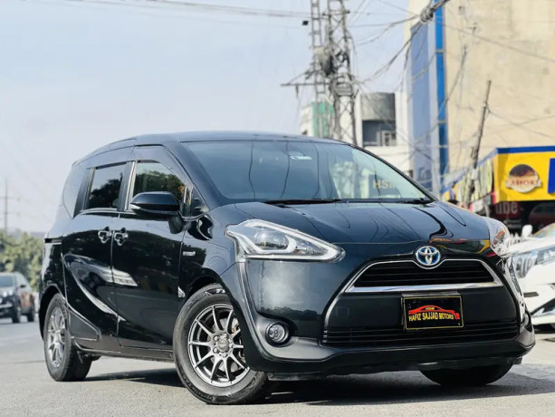 toyota-sienta-hybrid-g-package-2015-big-0