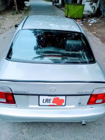 suzuki-baleno-2002-big-0