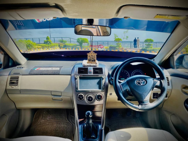 toyota-corolla-altis-x-manual-16-big-4