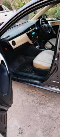 toyota-corolla-altis-x-manual-16-big-7