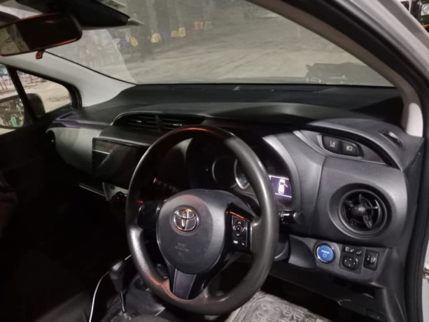 toyota-vitz-10f-safety-edition-iii-big-4