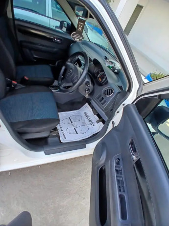 suzuki-swift-dlx-automatic-13-navigation-2018-big-7