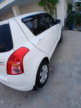 suzuki-swift-dlx-automatic-13-navigation-2018-big-3