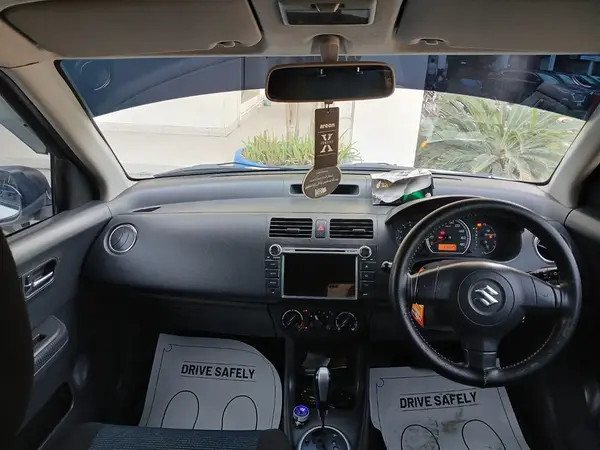 suzuki-swift-dlx-automatic-13-navigation-2018-big-5