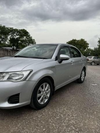 toyota-corolla-axio-g-big-9