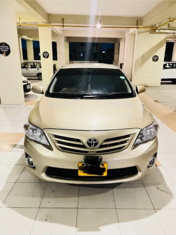 toyota-corolla-gli-2013-big-0
