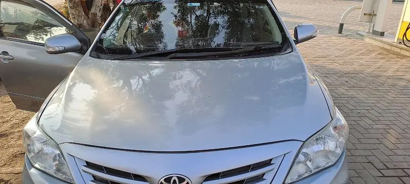 toyota-corolla-gli-2011-big-0