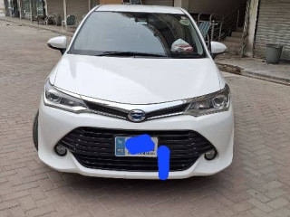 toyota-corolla-axio-hybrid-15